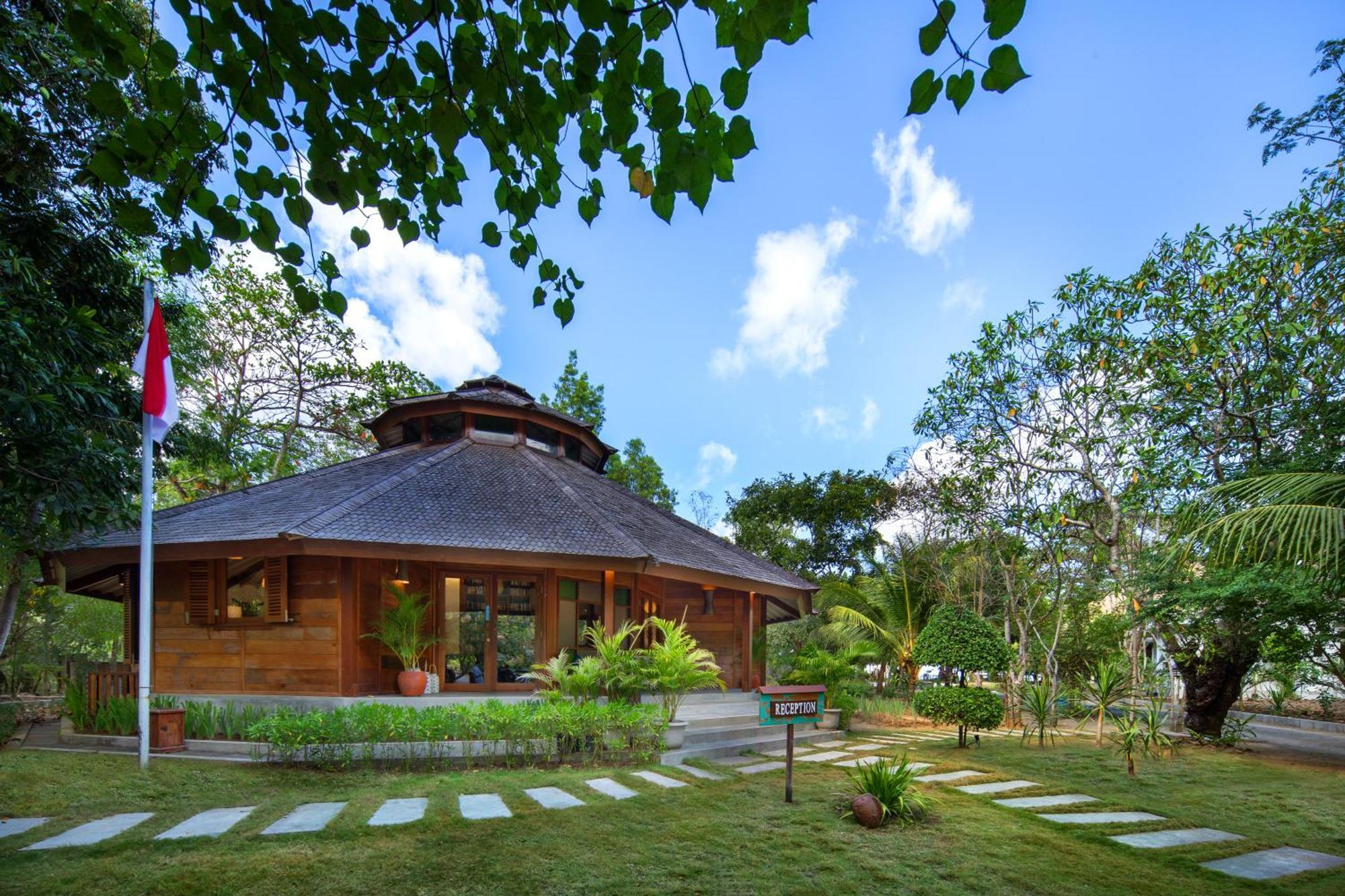 Sempiak Seaside Resort Selong Blanak Exterior foto